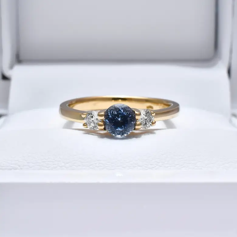 Pierścionek zaręczynowy z szafirem